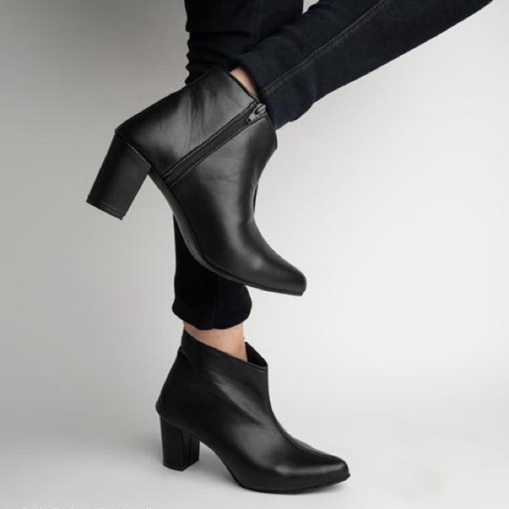 Paolo Corelli Vintage Leather Almond toe Ankle boots
